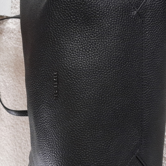 Tote - Picture 7 of 9